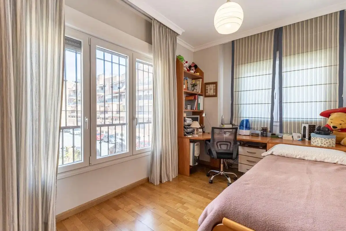 Habitación de Casa adosada en venta en Granada con Calefacción, Jardín privado y Terraza