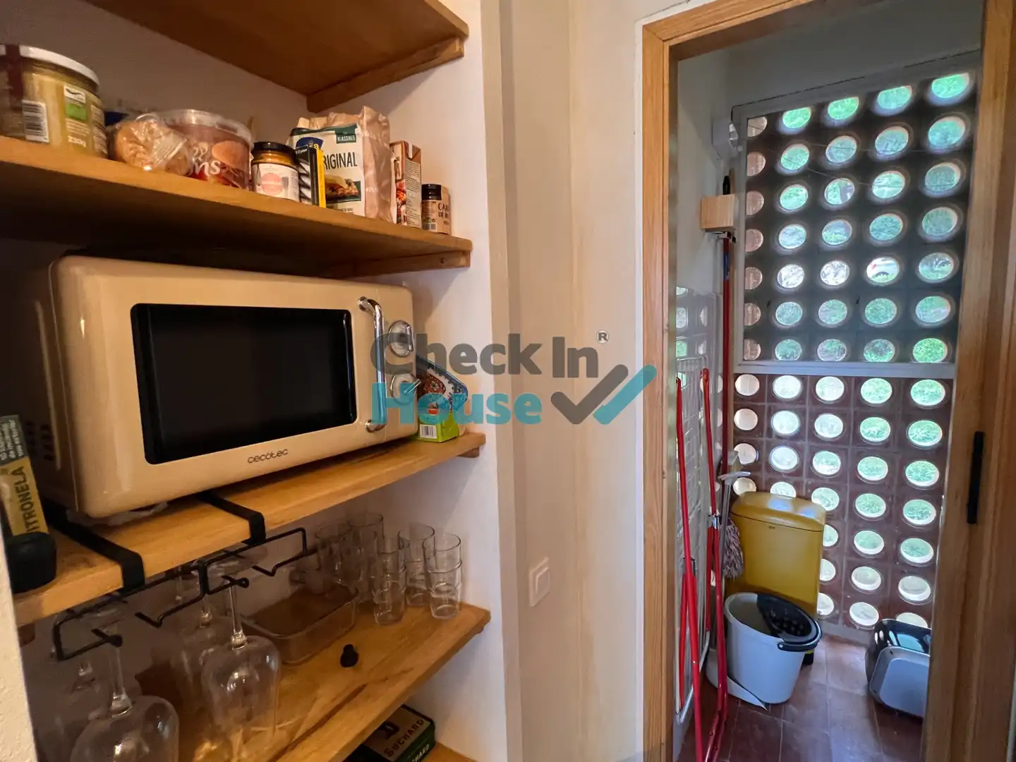 Cuina de Apartament de lloguer en Sant Feliu de Guíxols amb Moblat, Forn i Rentadora