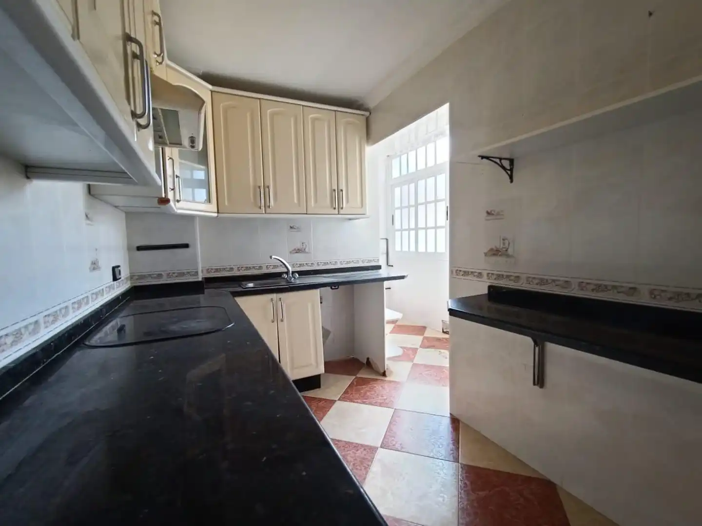 Cocina de Piso en venta en Sevilla con Balcón