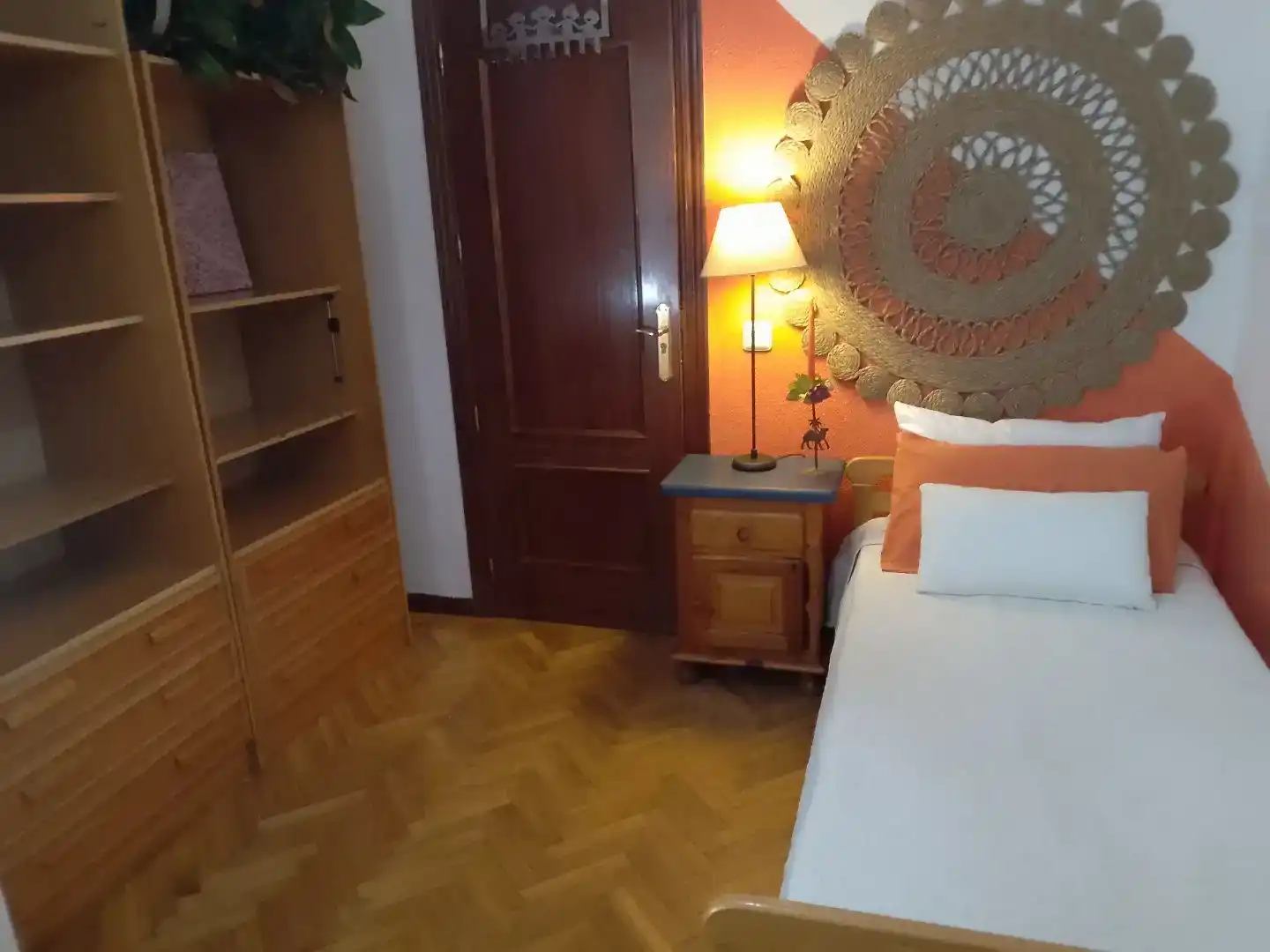 Dormitori de Pis per a compartir en Talavera de la Reina amb Parquet, Moblat i Balcó