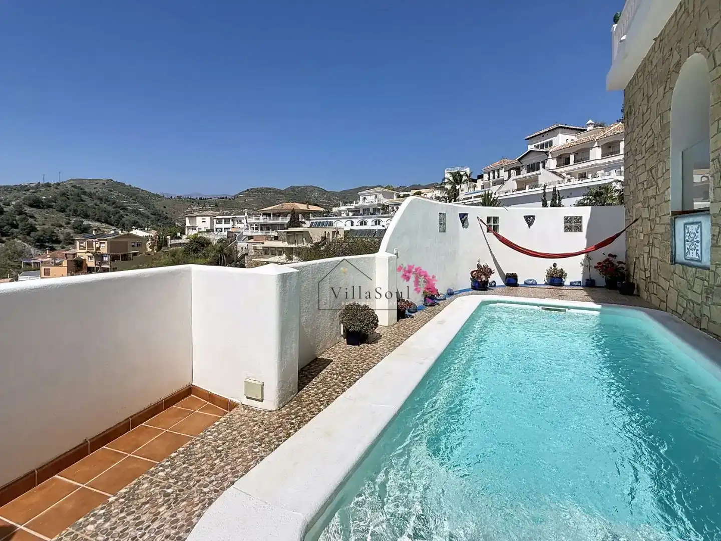 Vista exterior de Casa o xalet en venda en Almuñécar amb Aire condicionat, Piscina i Balcó