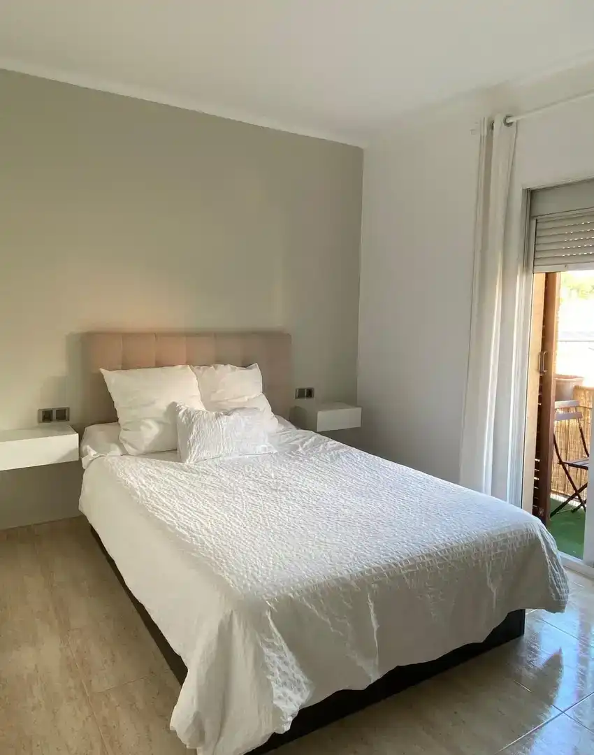 Schlafzimmer von Wohnung zum Verkauf in Girona Capital mit Balkon