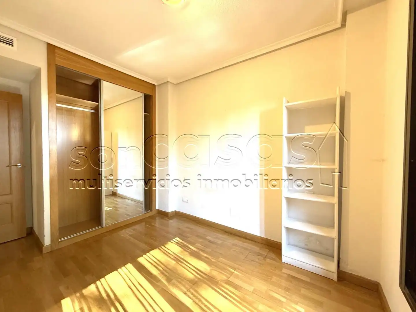 Habitación de Apartamento en venta en Madrid con Aire acondicionado, Calefacción y Parquet