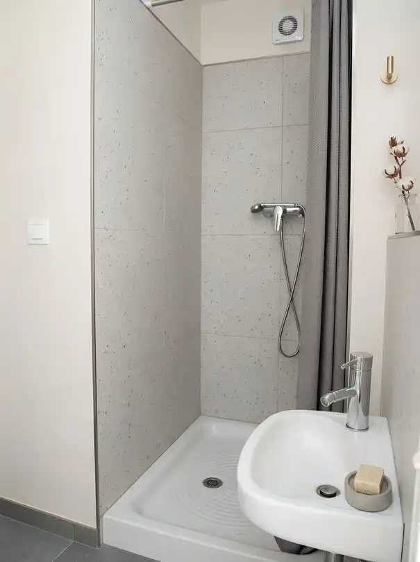 Bathroom of Flat for sale in Madrid  with Air Conditioner, Heating and Balcony