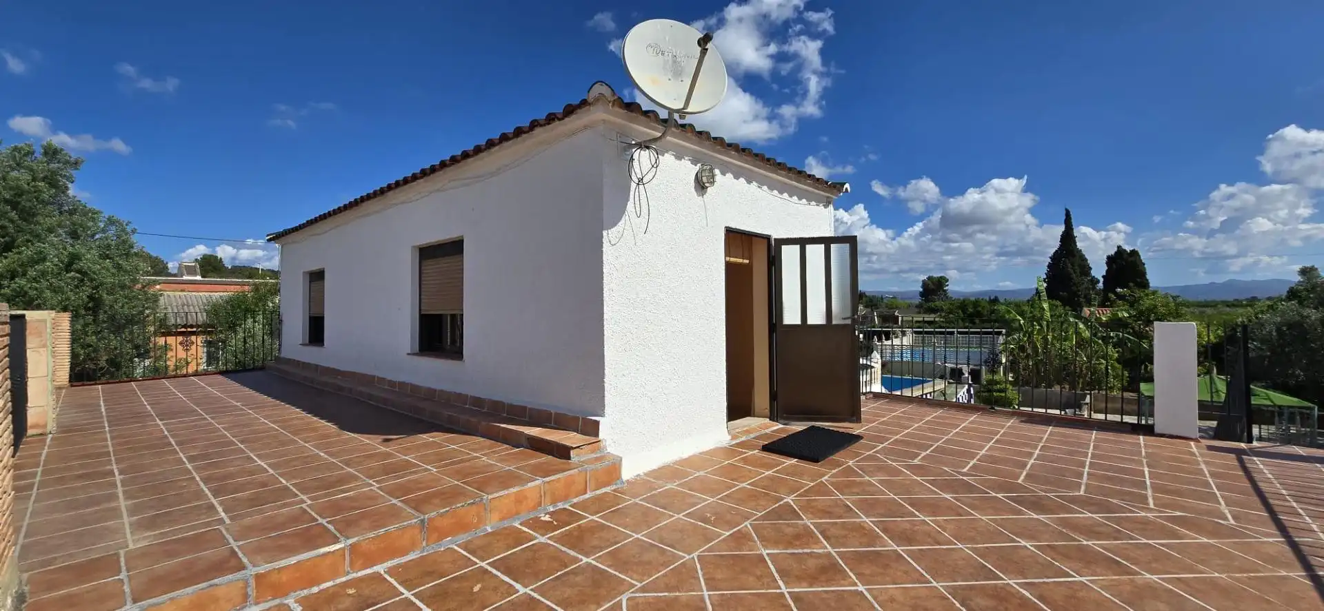 Vista exterior de Casa o chalet en venta en Llíria con Jardín privado, Terraza y Piscina comunitaria