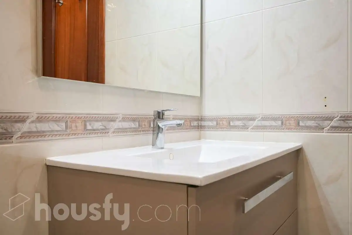 Bathroom of Flat for sale in Móstoles  with Air Conditioner, Heating and Terrace