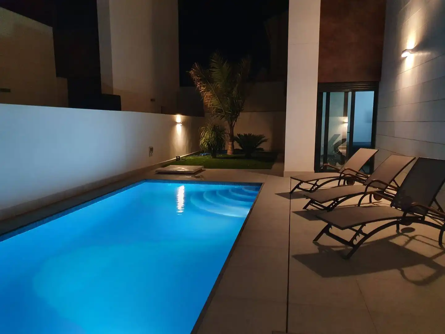Piscina de Casa o xalet en venda en Pilar de la Horadada amb Aire condicionat, Calefacció i Jardí privat