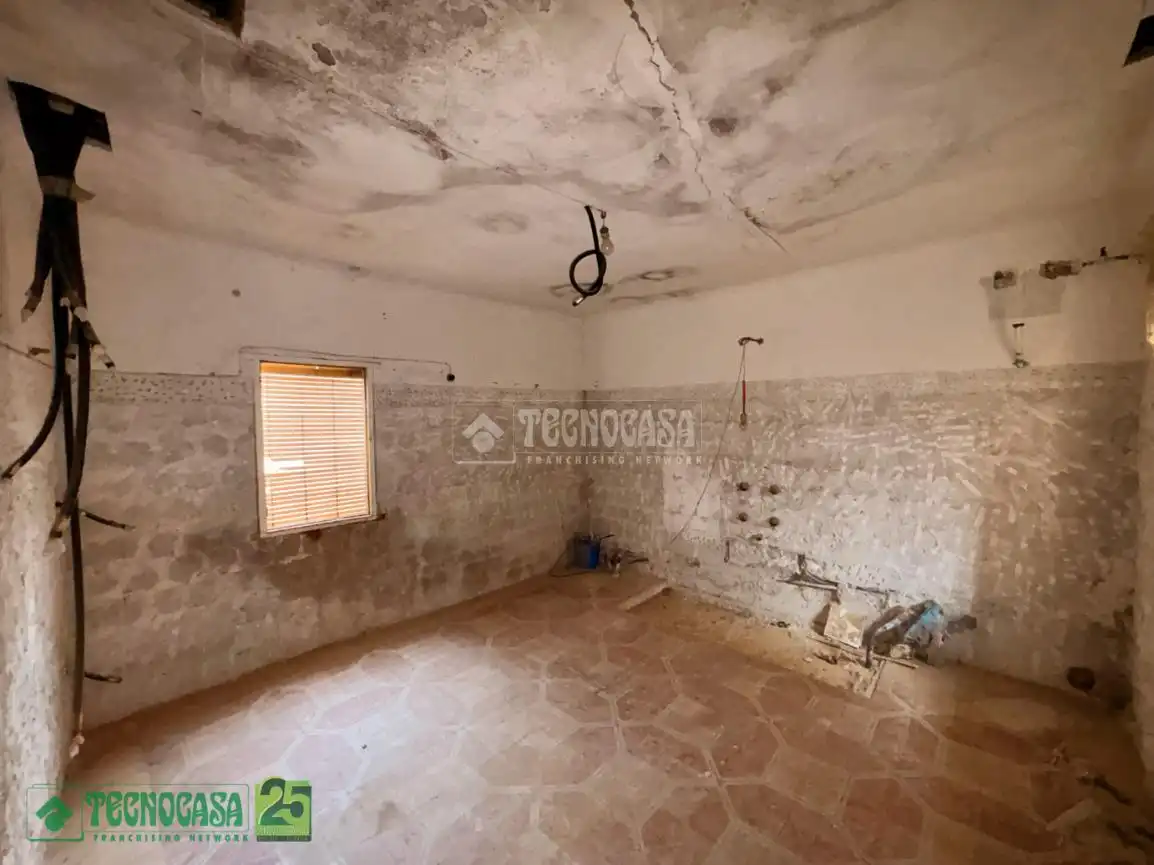 Detached homes for sale in Dosbarrios  with Heating