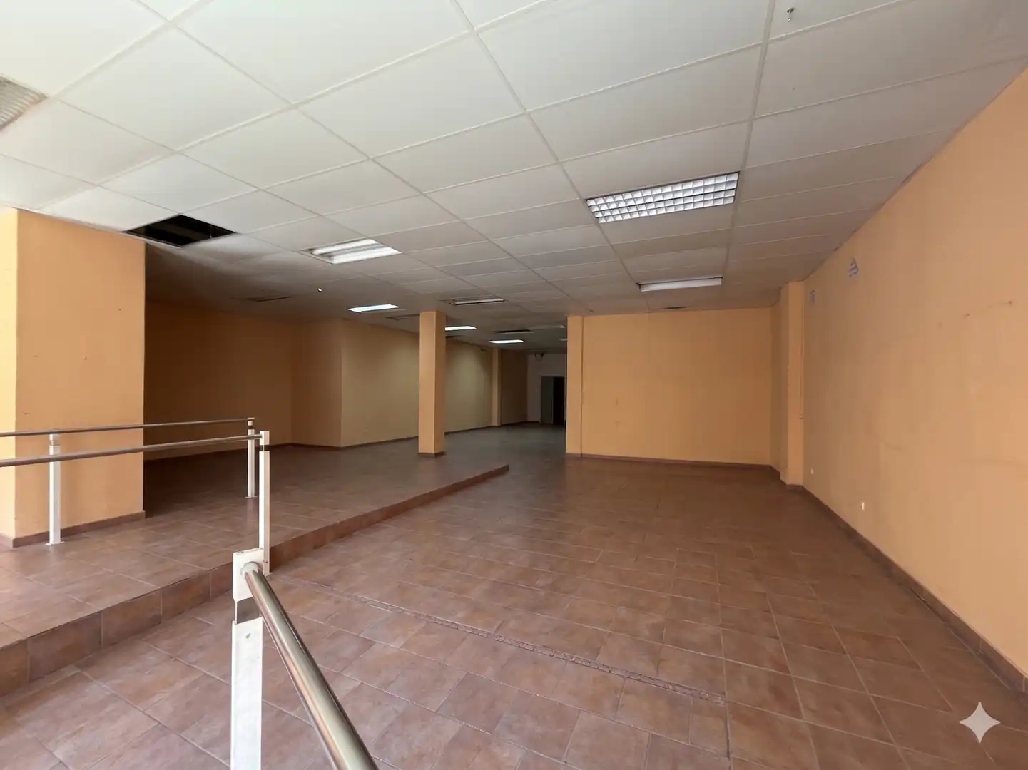 Local comercial en venda a Duque De Wellintong, imagen 2