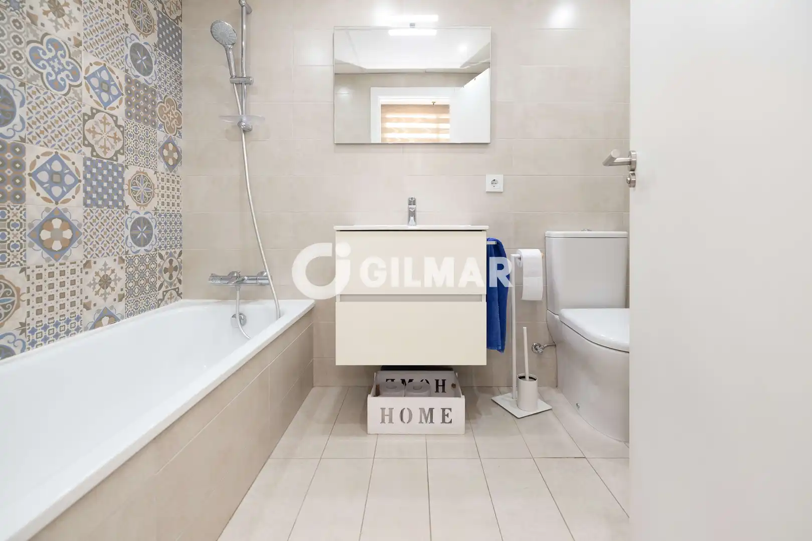Bathroom of Flat for sale in Estepona Pueblo