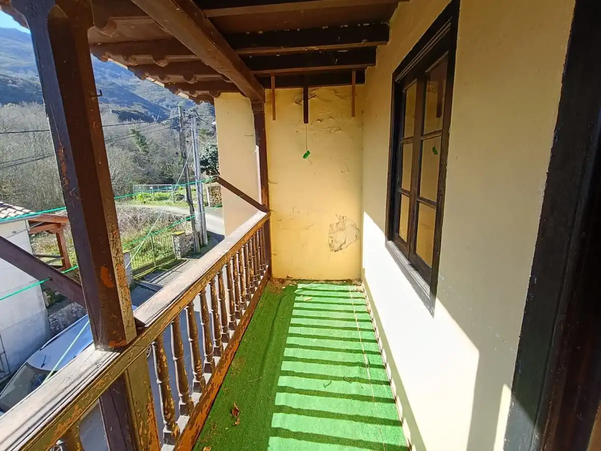 Terrasse von Einfamilien-Reihenhaus zum Verkauf in Llanes mit Terrasse, Abstellraum und Möbliert