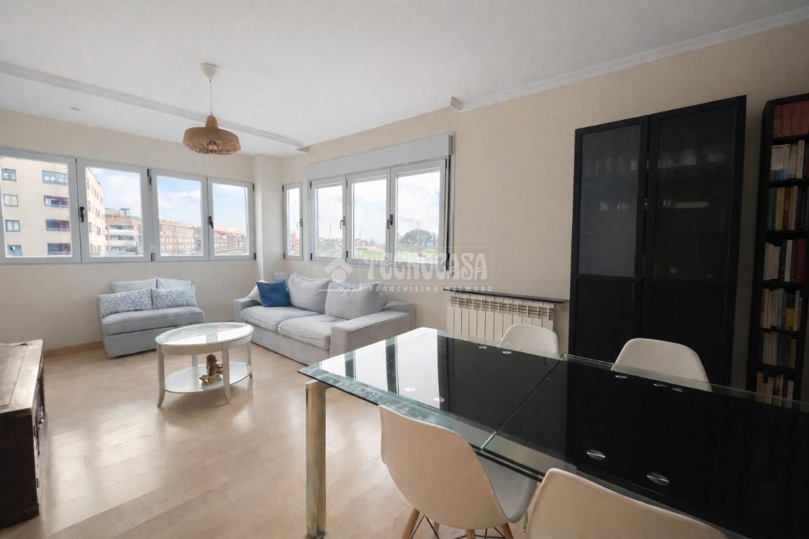 Sala de estar de Piso en venta en  Madrid Capital con Calefacción y Trastero