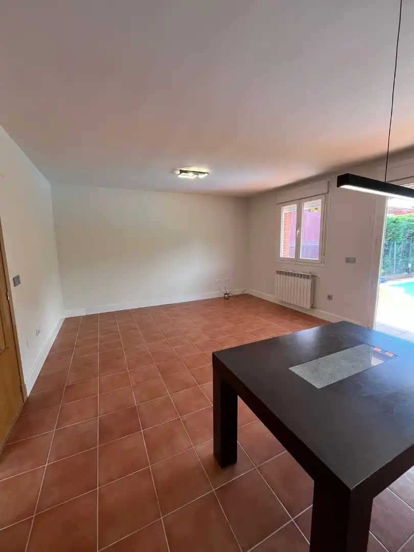 Casa adosada en venda en Renedo de Esgueva amb Calefacció, Jardí privat i Parquet