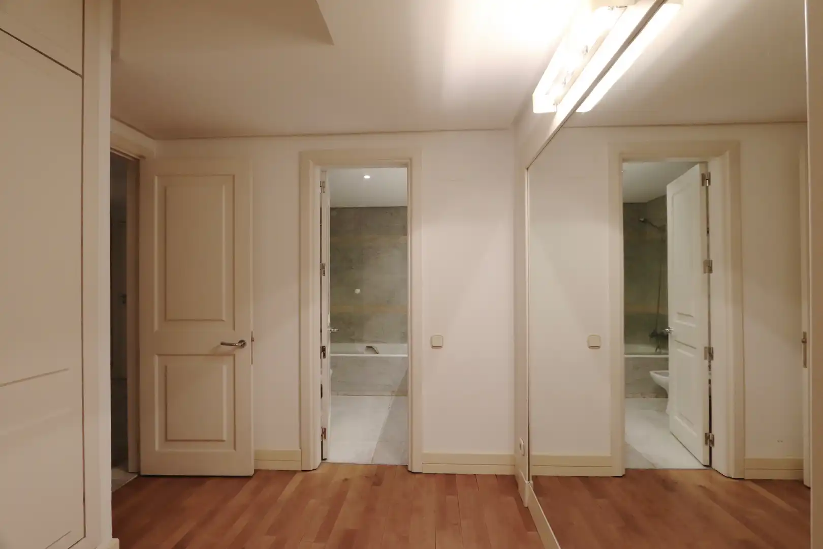 Bathroom of Flat for sale in Madrid  with Air Conditioner, Heating and Private garden