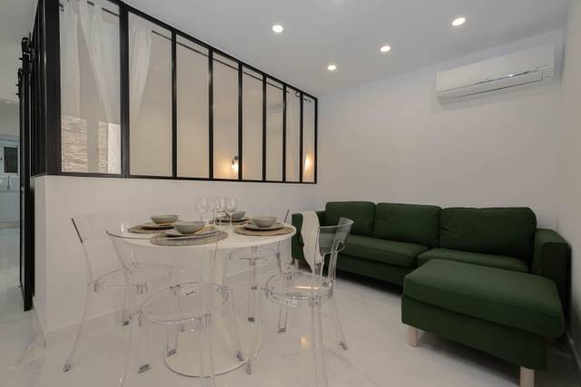 Piso en Venta en Carrer de Valldonzella en El Raval