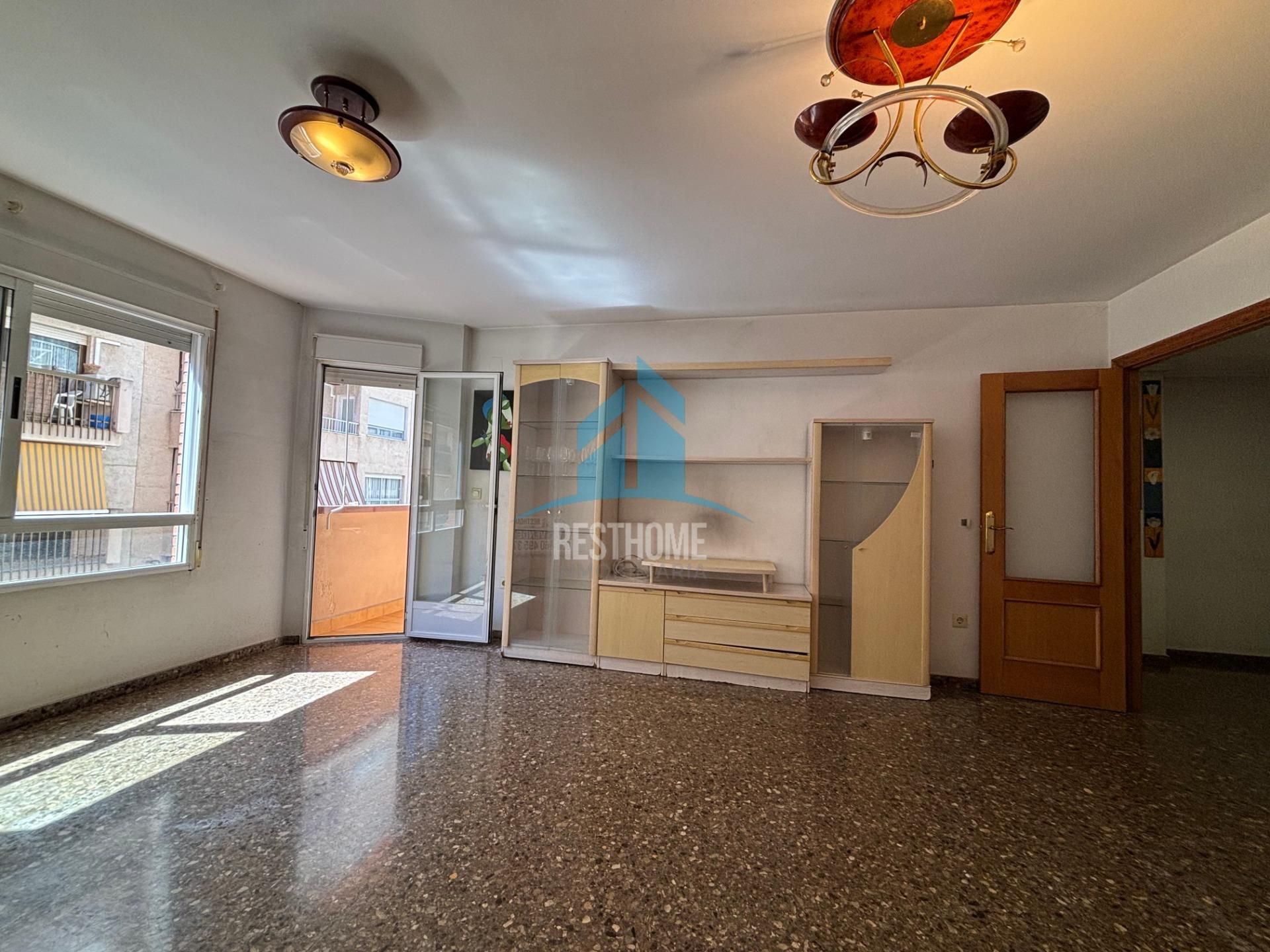 Piso en venta en Calle LLUIS VIVES, Corea, Centro ciudad