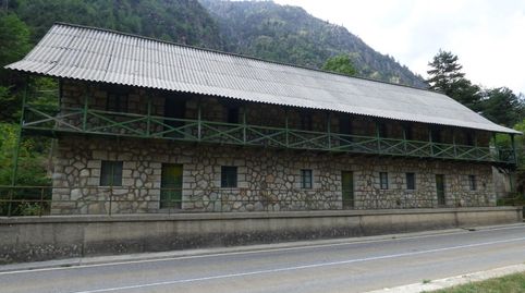 Edificio de aptos para rehabilitar zona de Bielsa.