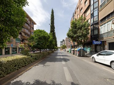 Pis amb ascensor en venda a Camino DE RONDA 191