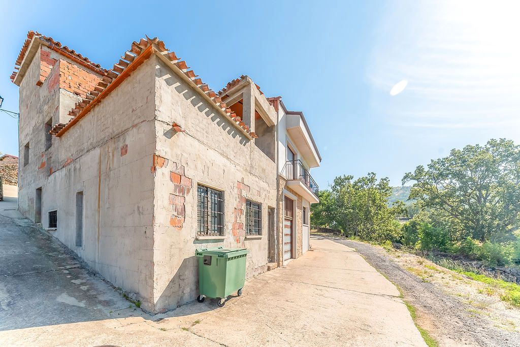 Vista exterior de Casa o xalet en venda en Vallejera de Riofrío amb Jardí privat, Terrassa i Balcó