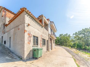 Casa amb balcó en venda a Pedreguera