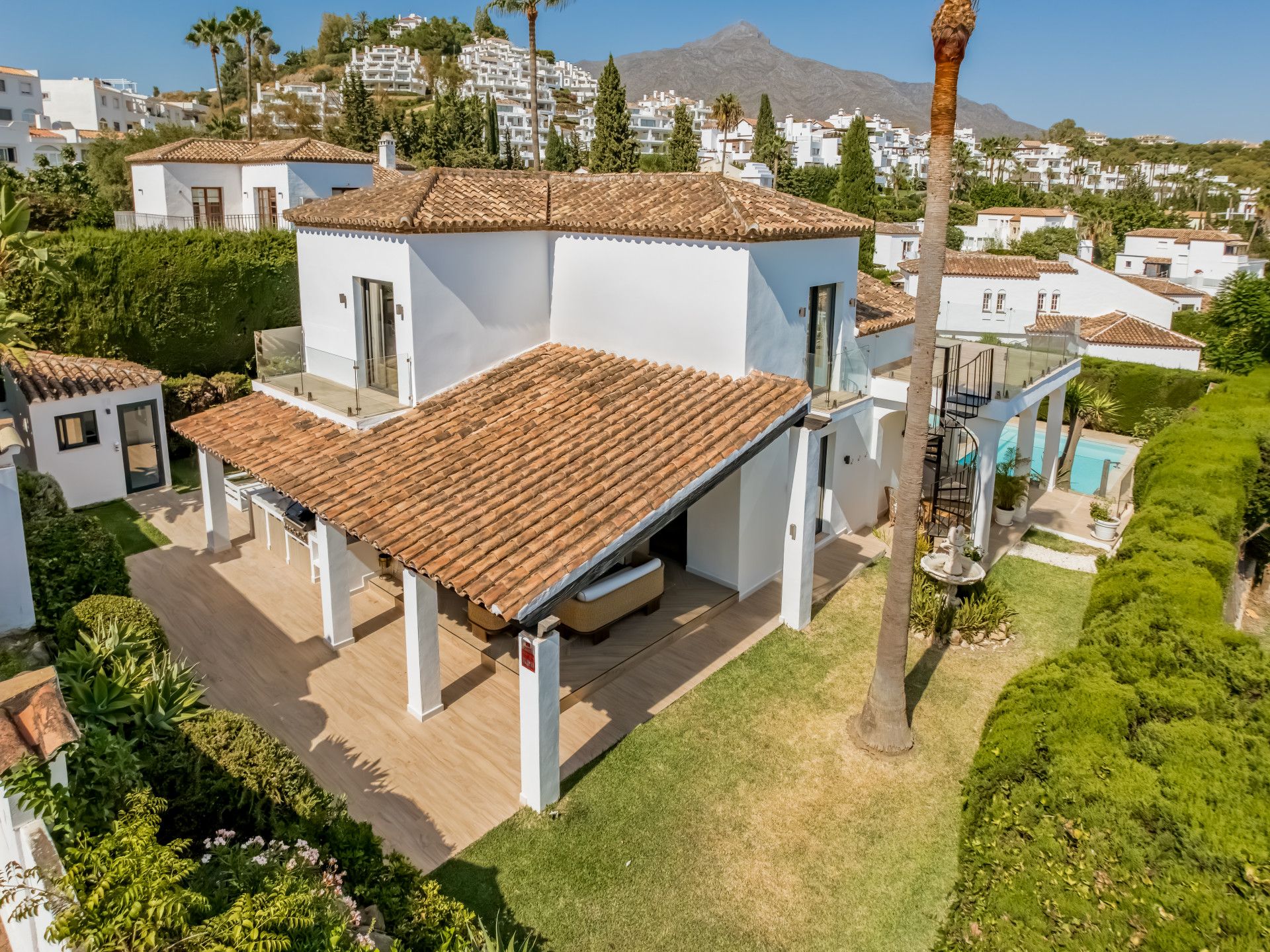 Exterior view of House or chalet for sale in Marbella  with Air Conditioner, Private garden and Terrace