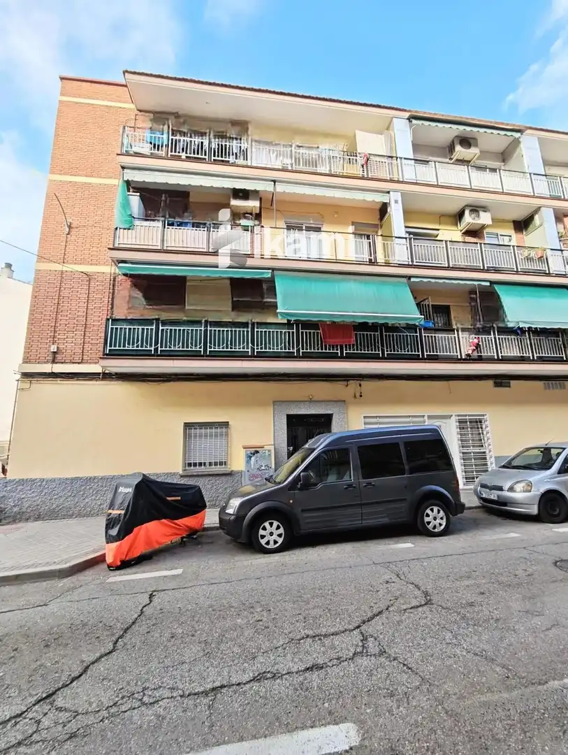 Vista exterior de Piso en venta en Madrid con Calefacción, Terraza y Alarma