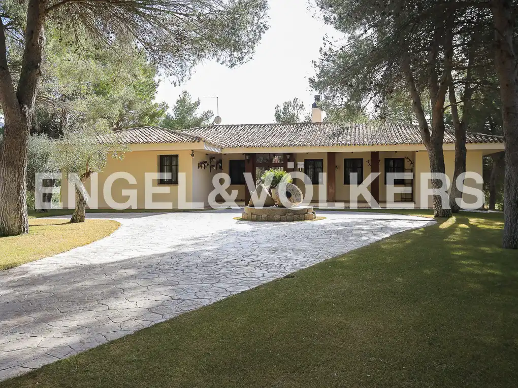 Vista exterior de Finca rústica en venda en Ayora amb Calefacció, Jardí privat i Terrassa
