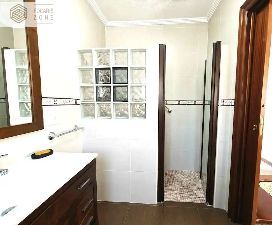 Badezimmer von Wohnung zum Verkauf in Málaga mit Klimaanlage, Heizung und Terrasse