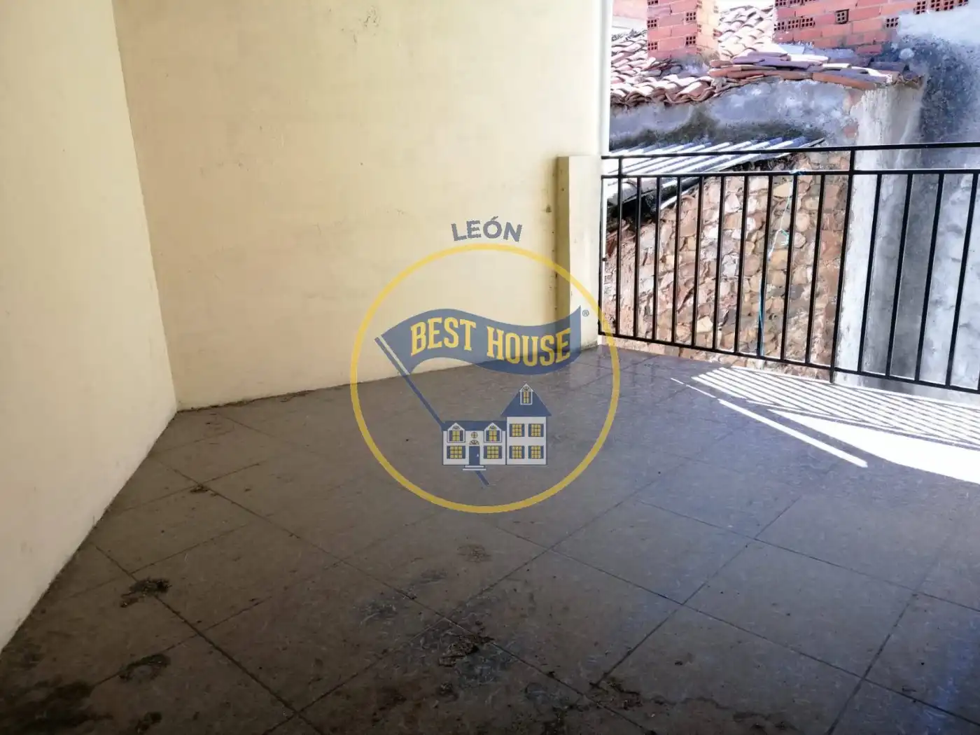 Terrassa de Casa o xalet en venda en Rioseco de Tapia amb Traster i Balcó