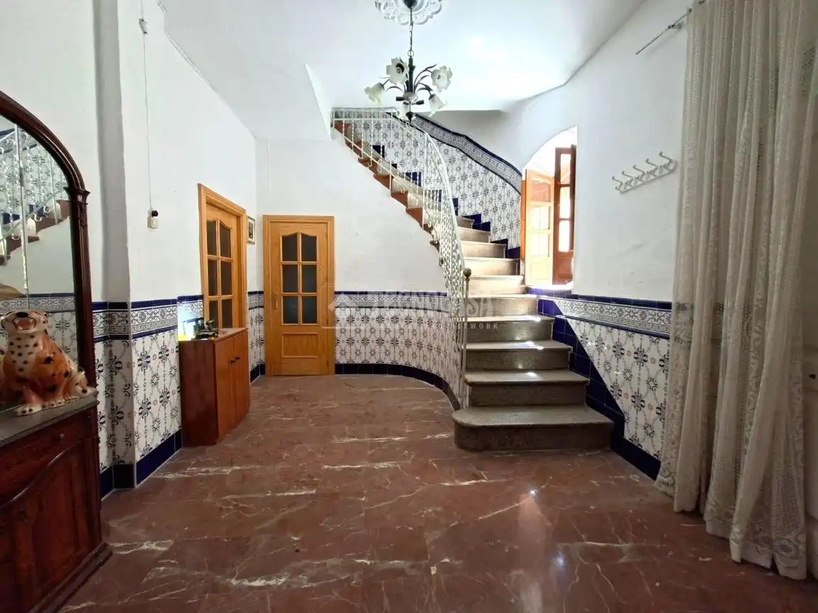Casa adosada en venda en Guadix amb Balcó