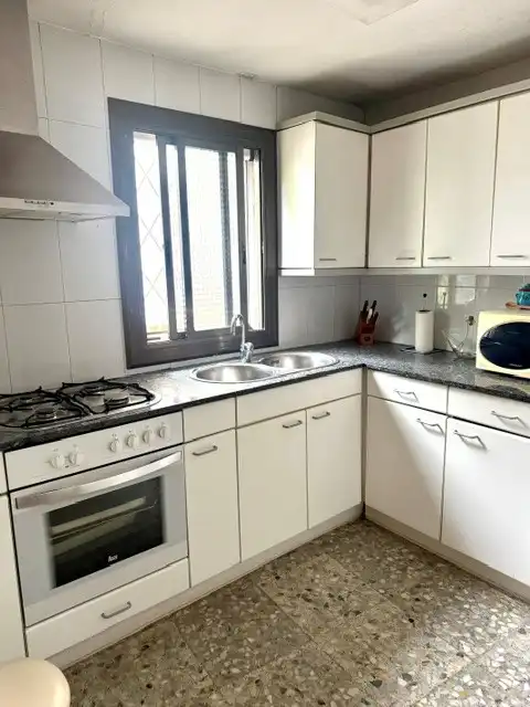 Cuina de Casa o xalet en venda en Montcada i Reixac amb Calefacció, Terrassa i Forn