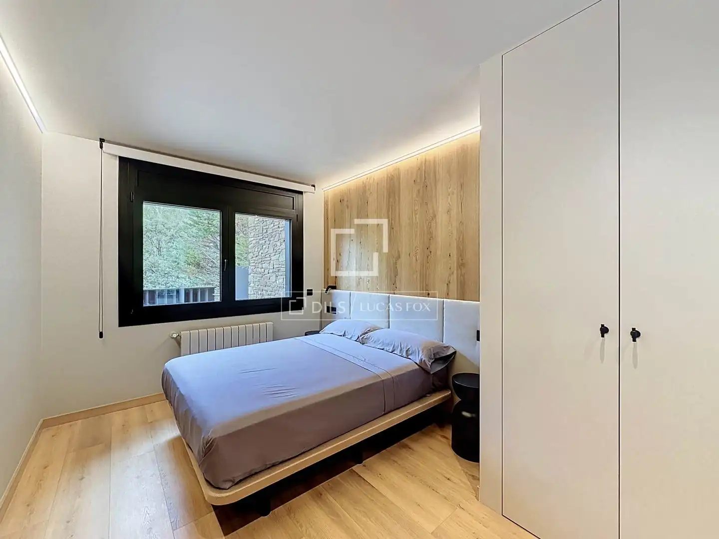 Dormitori de Casa o xalet en venda en Madrid amb Calefacció, Jardí privat i Parquet