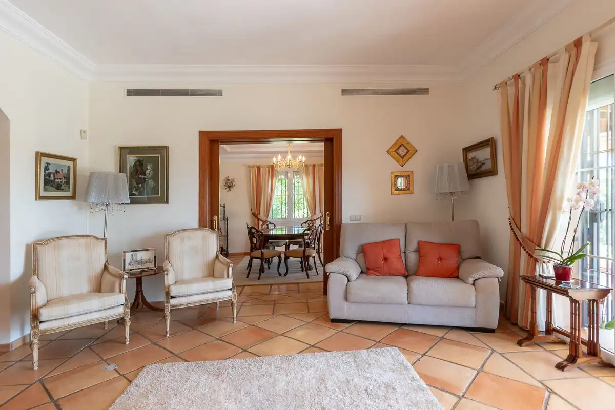 House with pool for sale in Elviria - Cabopino, imagen 7