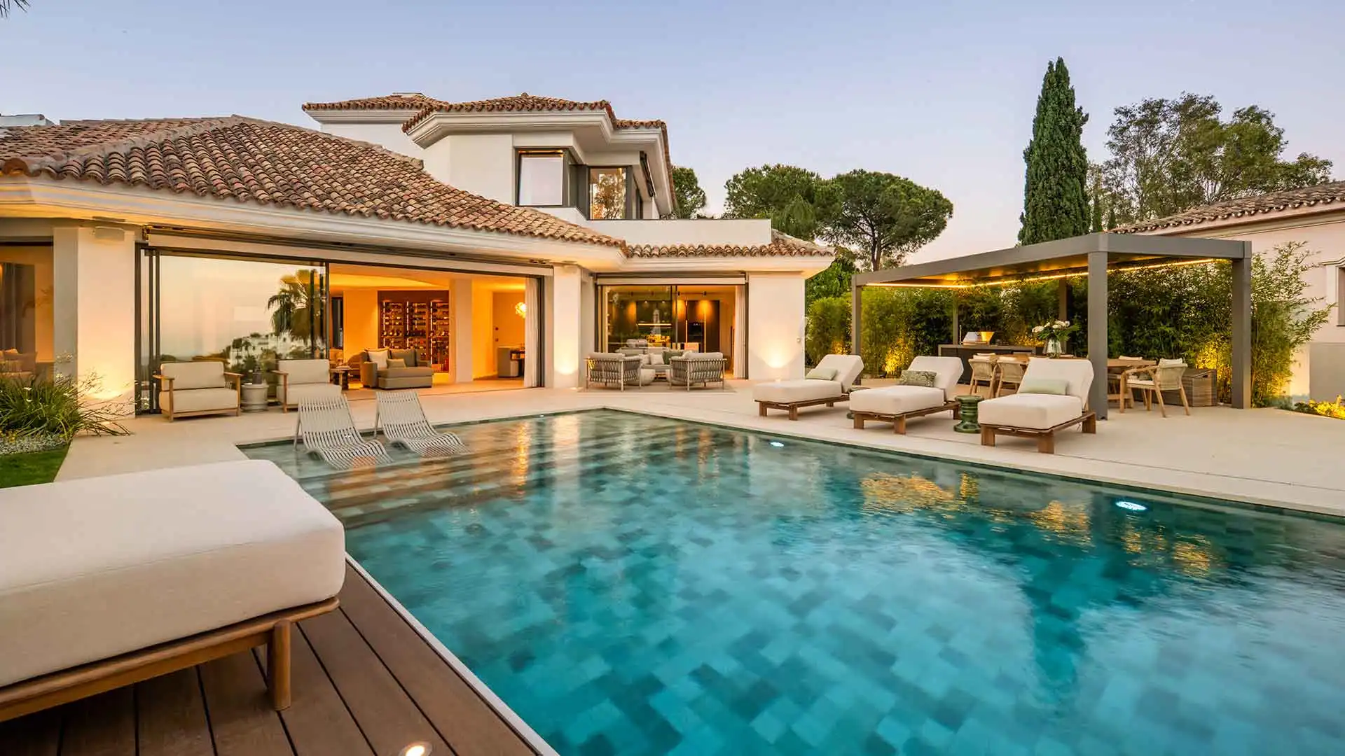 Terrassa de Casa o xalet en venda en Benahavís amb Aire condicionat, Jardí privat i Terrassa