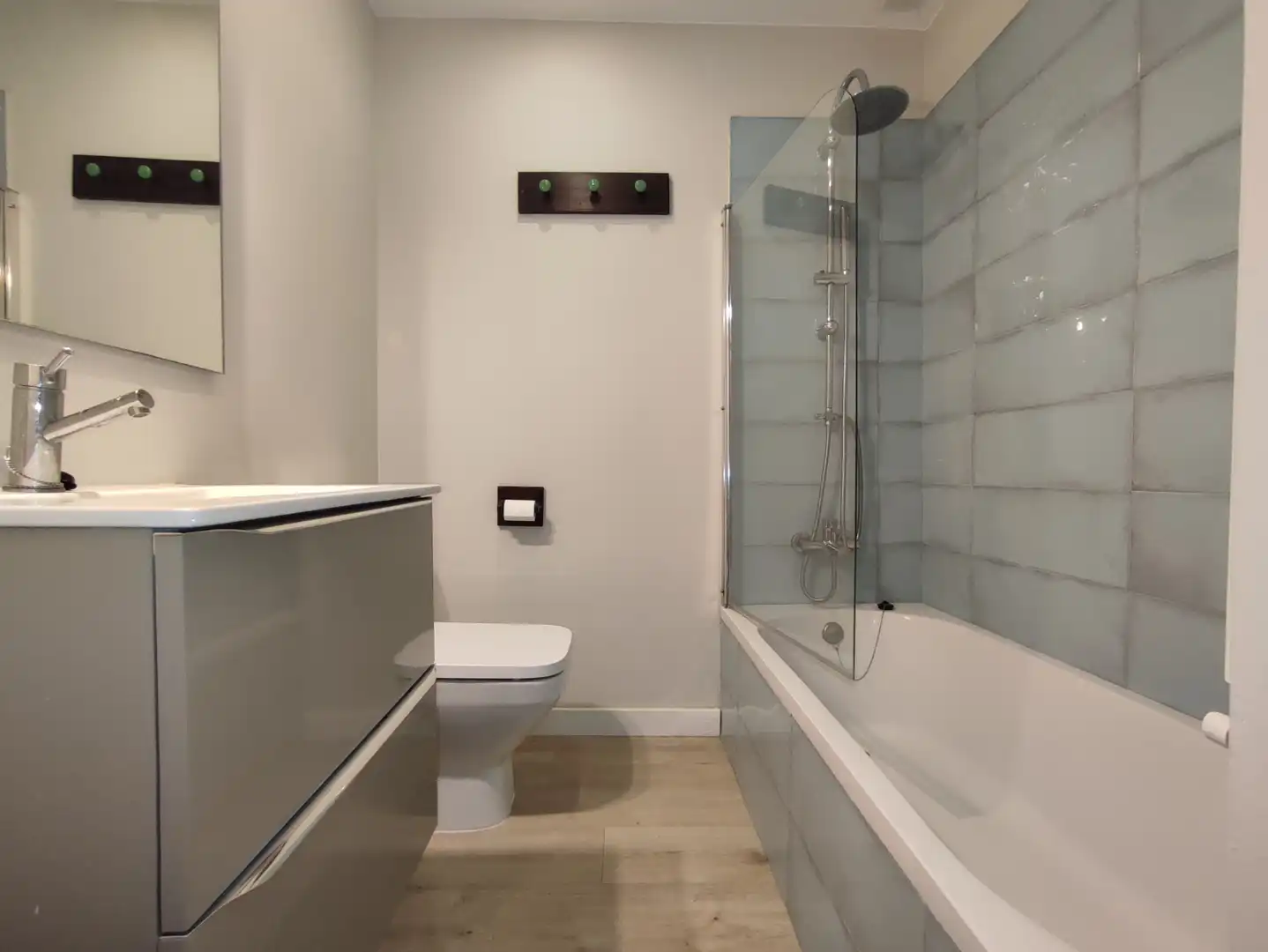 Baño de Piso de alquiler en Gijón  con Calefacción