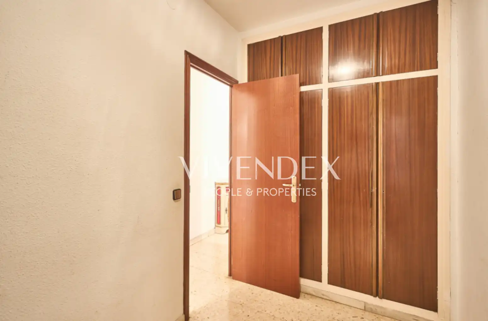 Habitación de Ático en venta en L'Hospitalet de Llobregat con Aire acondicionado, Calefacción y Terraza