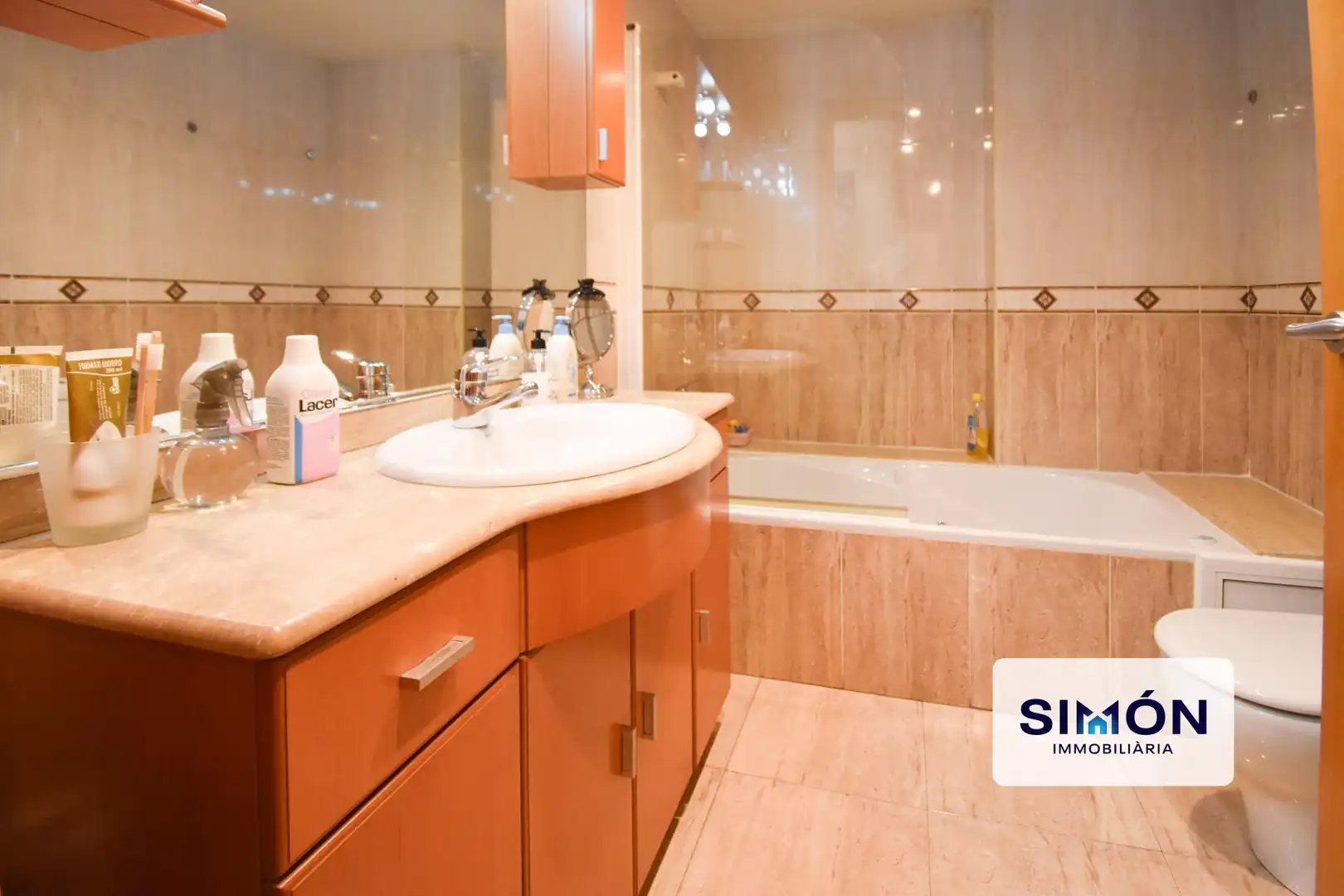 Bathroom of Flat for sale in Manresa  with Air Conditioner, Heating and Storage room