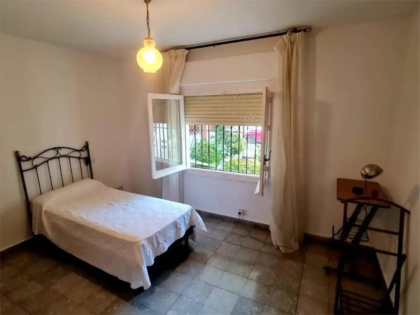 Dormitori de Casa o xalet en venda en Marbella amb Jardí privat i Traster