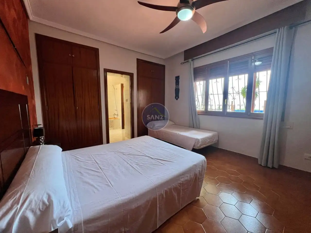 Dormitori de Casa o xalet en venda en Agullent amb Jardí privat i Piscina