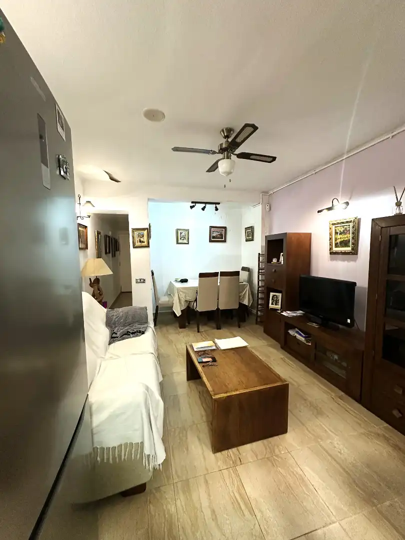 Sala d'estar de Estudi en venda en Badalona amb Aire condicionat, Calefacció i Moblat