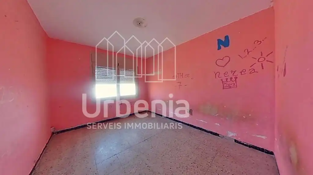 Piso en venta en C/ Garrotxa, Cerdanyola Nord