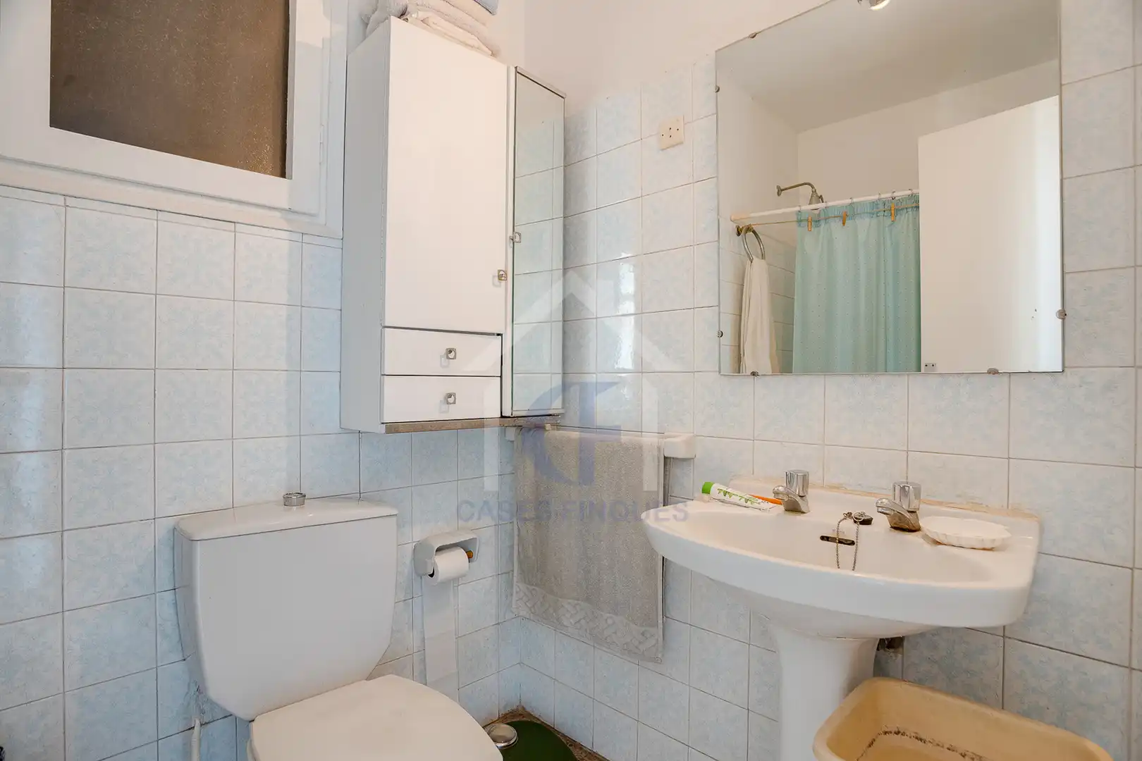 Baño de Ático en venta en Barcelona con Calefacción y Balcón