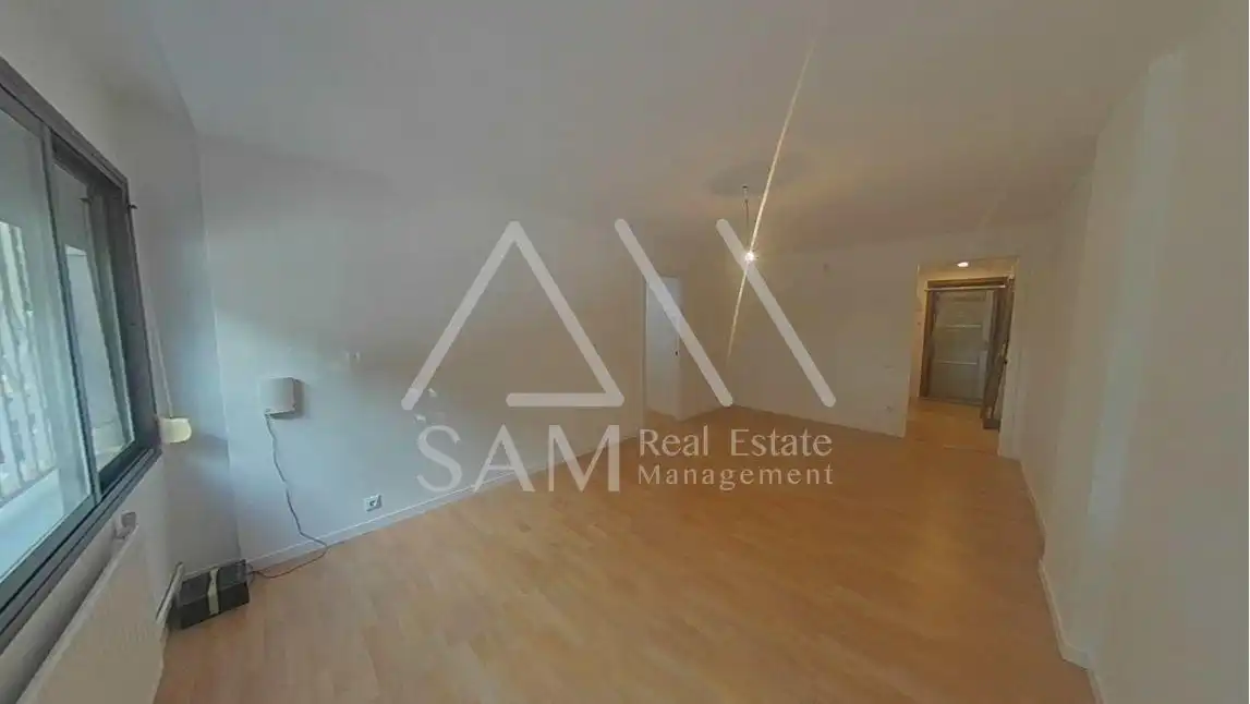 Ground floor for sale in Barcelona