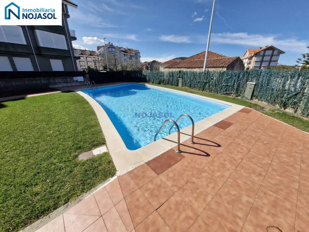 Piscina de Apartamento de alquiler en Noja con Calefacción, Terraza y Amueblado