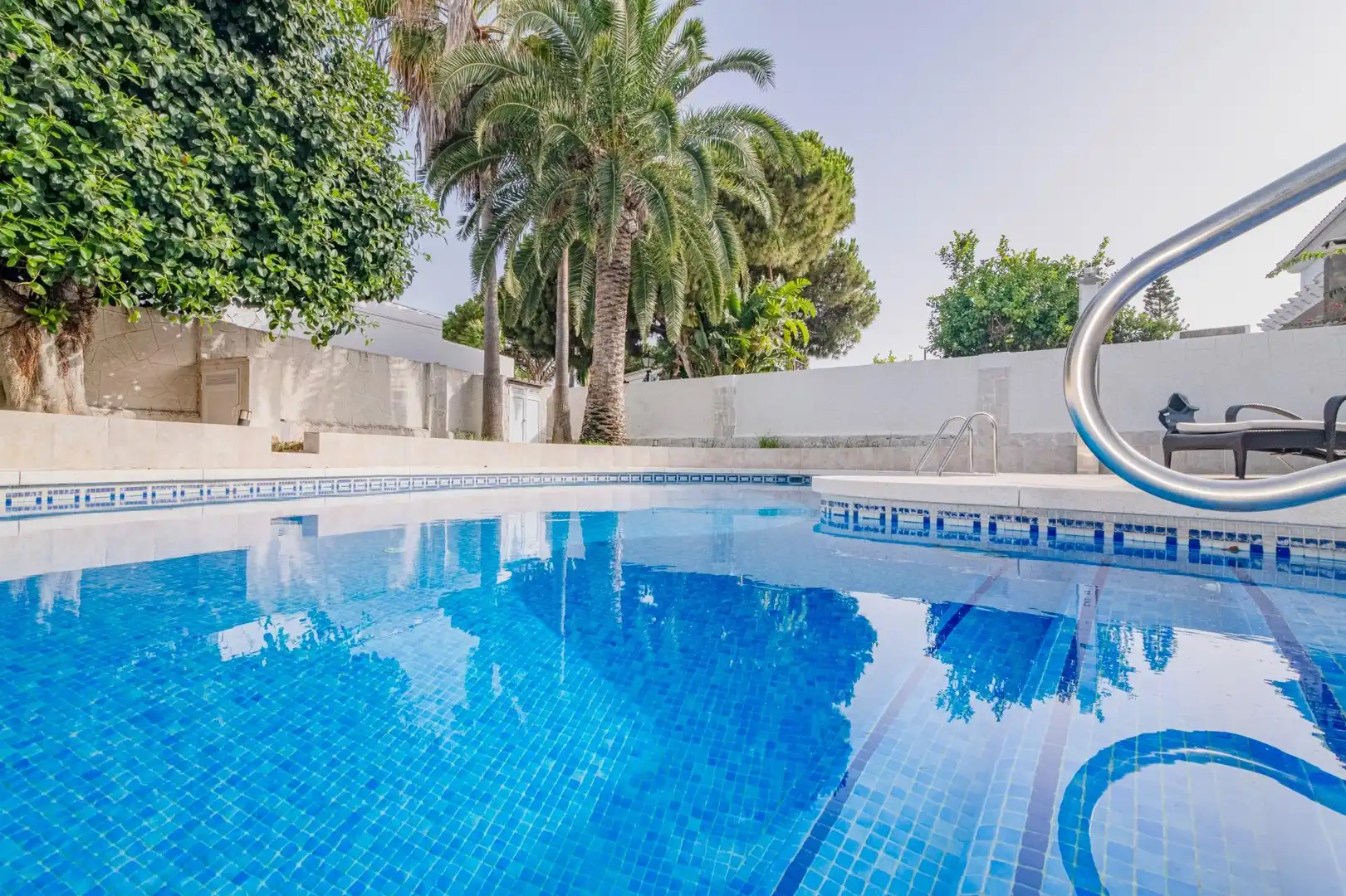 Piscina de Casa o xalet en venda en Marbella amb Aire condicionat, Calefacció i Jardí privat
