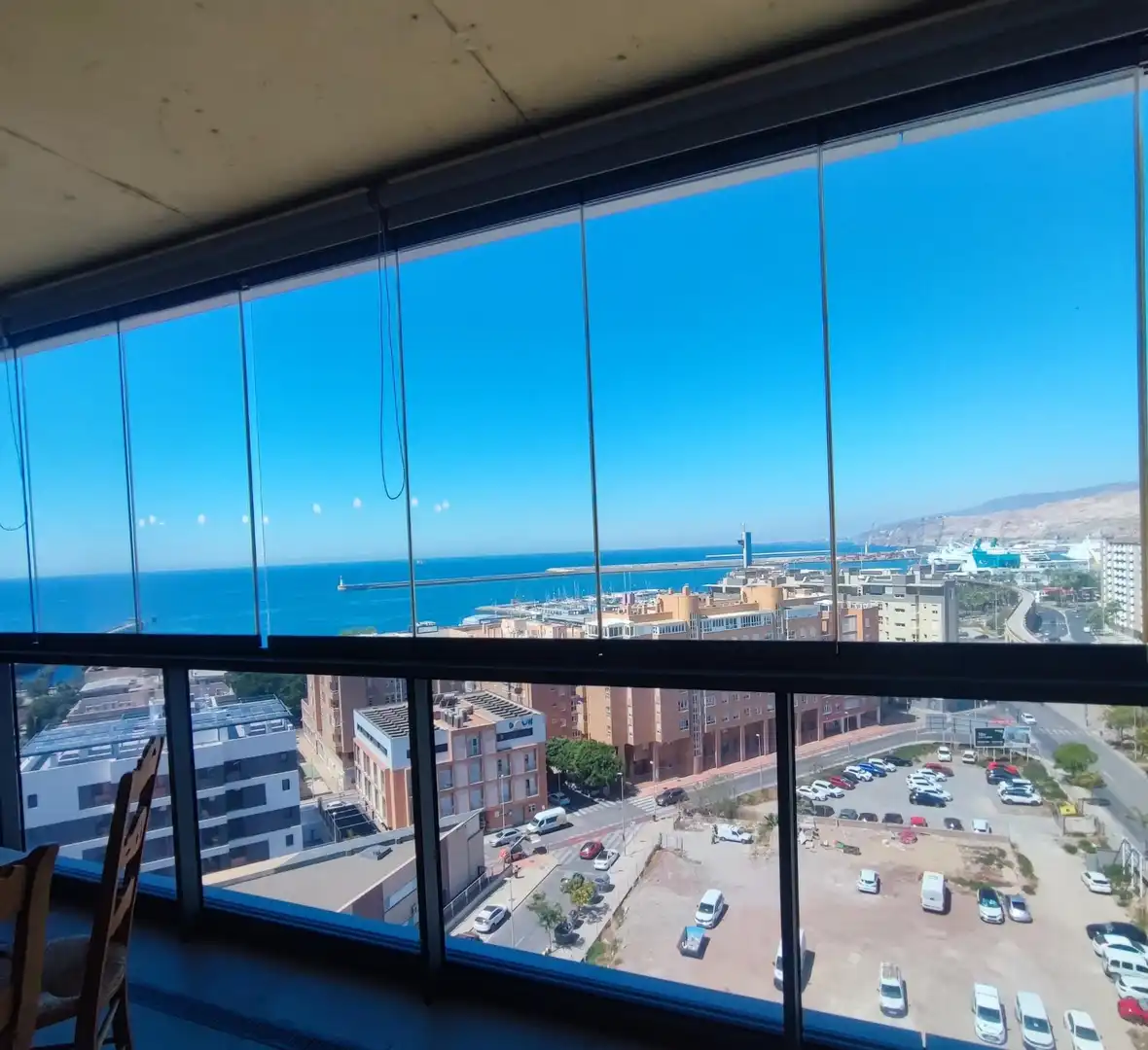 Piso de alquiler en Almería con Aire acondicionado, Calefacción y Jardín privado