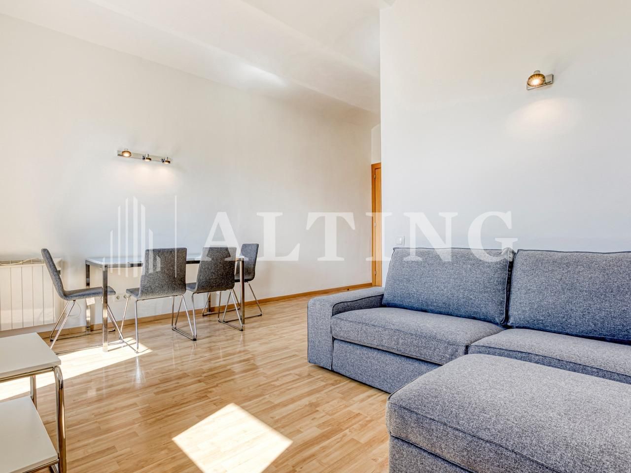 Living room of Flat to rent in  Barcelona Capital  with Air Conditioner, Heating and Parquet flooring