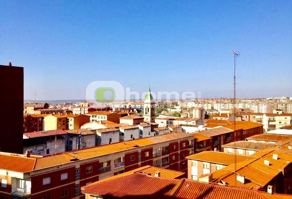 Vista exterior de Apartament en venda en Zamora Capital  amb Parquet, Traster i Moblat