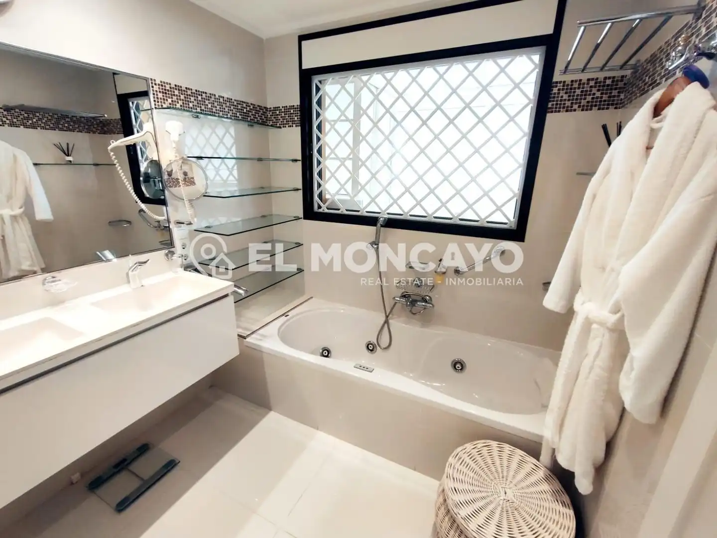 Baño de Ático en venta en Guardamar del Segura con Aire acondicionado, Calefacción y Jardín privado