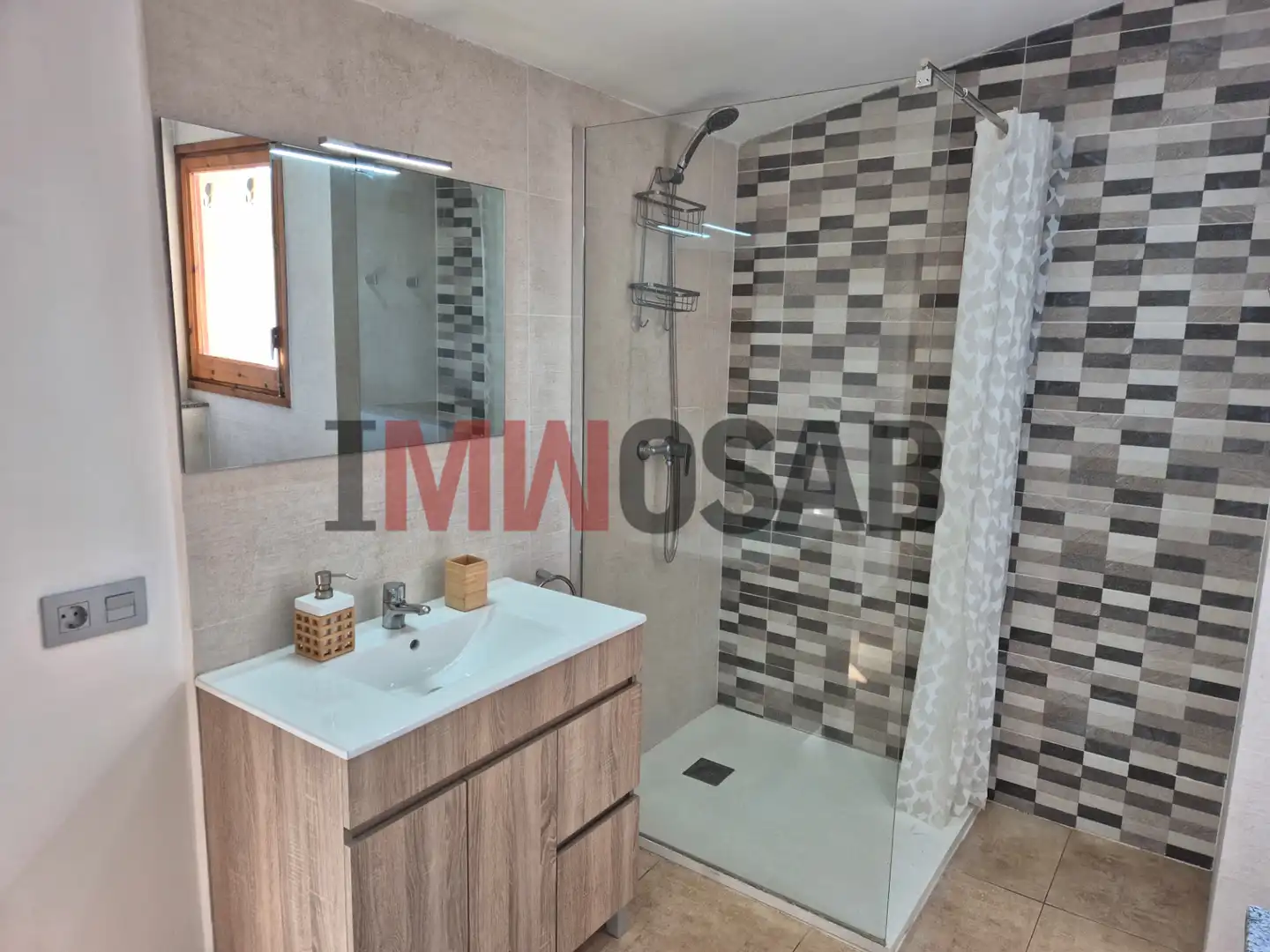 Badezimmer von Wohnungen zum Verkauf in Navàs mit Klimaanlage, Terrasse und Ofen